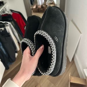 UGG Women’s Tasman slippers black and white